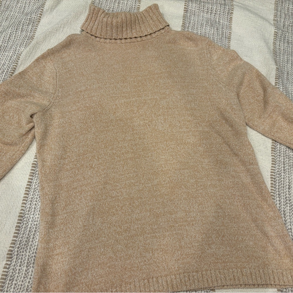 L.L. Bean turtleneck sweater in crème